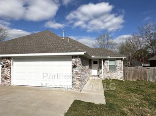 201 Hindman Dr #1, Prairie Grove, AR 72753