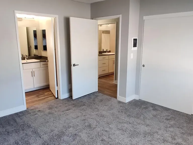 Vista Pacific Apartments — Photo 32