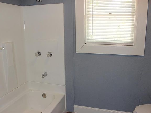 4th image of 1312 E Alamo St APT A