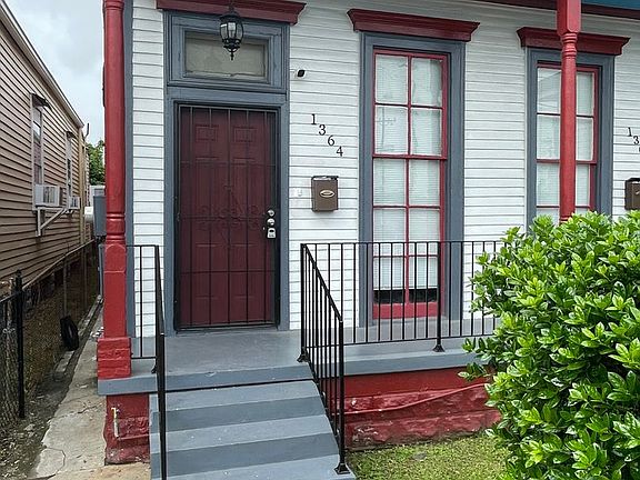 2nd image of 1364-1366 Laharpe St #1364