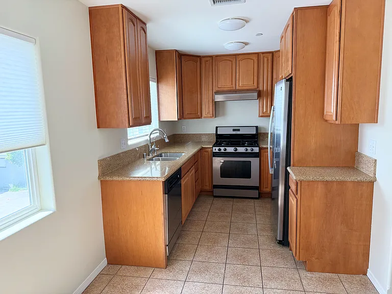 196 College Dr #1A — Photo 9