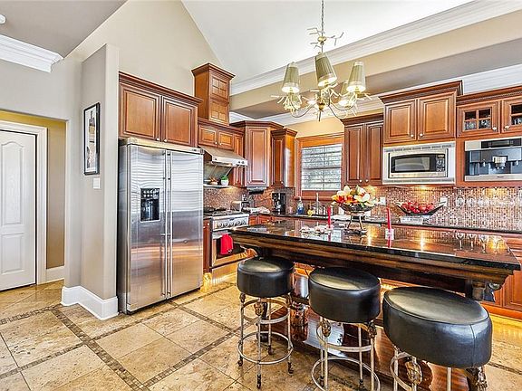 4th image of 23 Turnberry Dr
