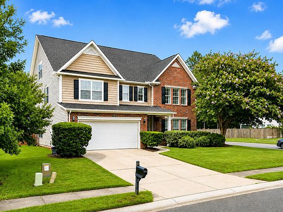 2nd image of 301 Sabal Palmetto Ct