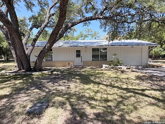 221 Felps Dr