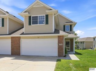 17563 Parker Plz, Omaha, NE 68118