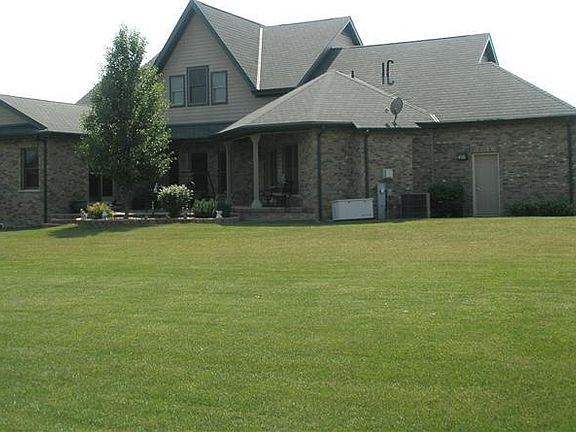 2nd image of 9041 Willow Ln
