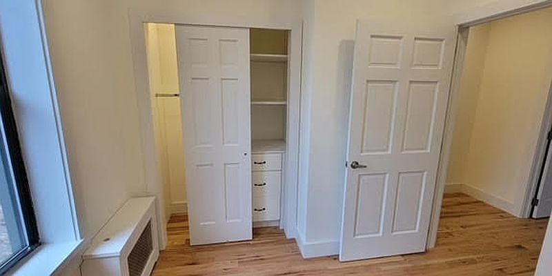 2nd image of 907 Montgomery St #3B