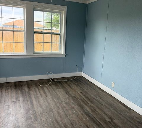 3rd image of 511 E 13th St