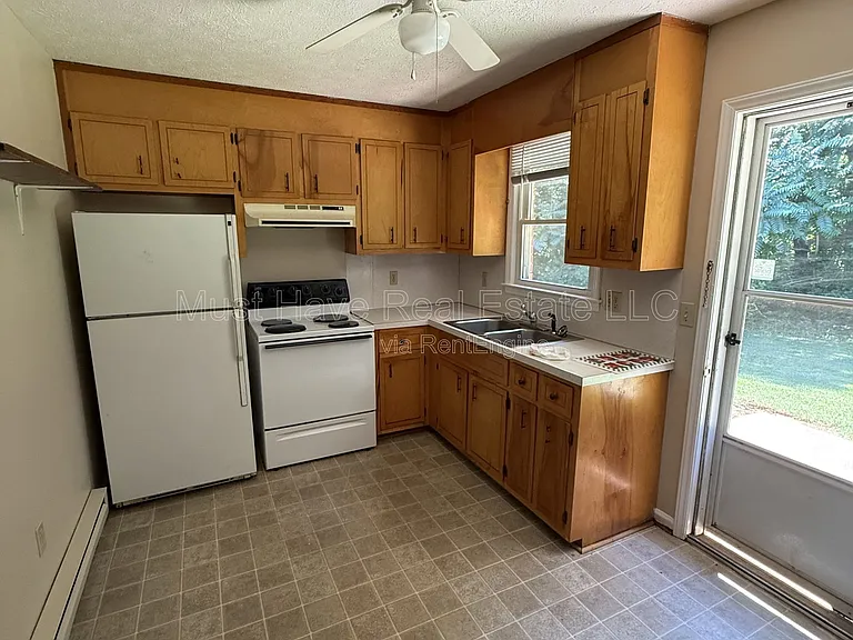 3715 Panda Ln #3 — Photo 2