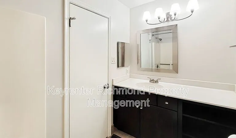 10800 Smithers Ct — Photo 15