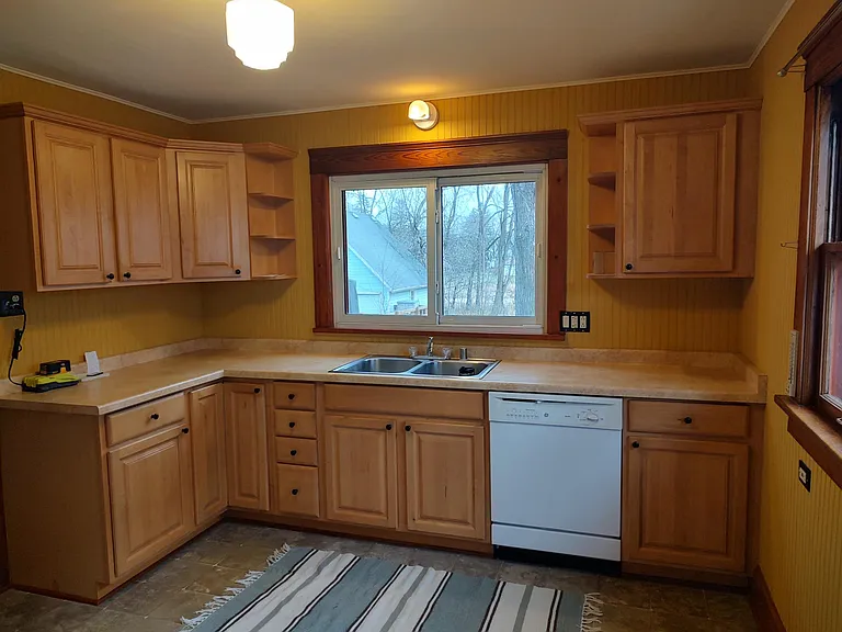 W57N512 Hilbert Ave — Photo 10