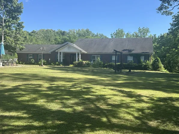 1215 E Gaines St, Lawrenceburg, TN 38464