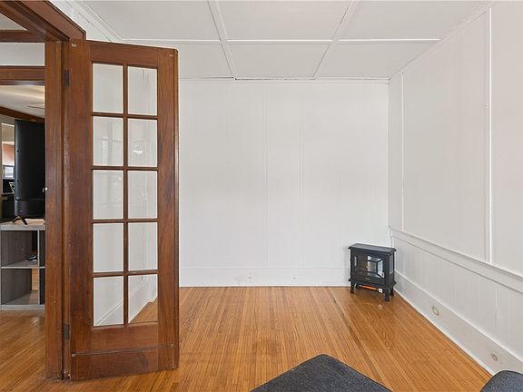 5th image of 64 Veness Ave