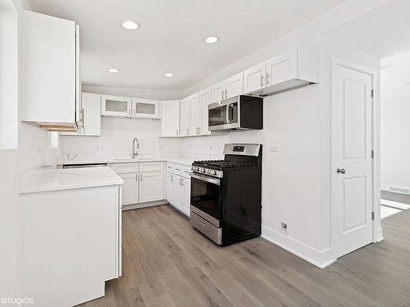 5th image of 411 S Lake St