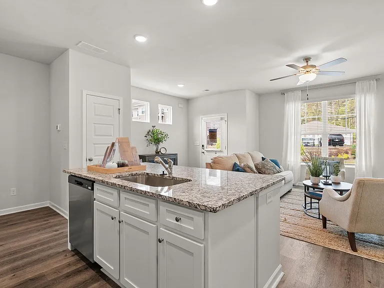 1015 Harden Dr NW — Photo 32