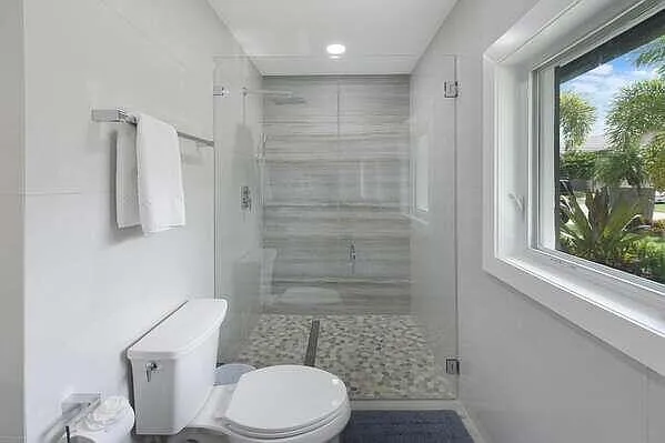 839 Enfield St — Photo 11