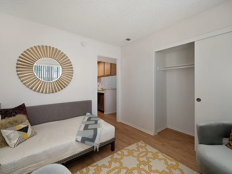 West Park Villas Apartments — Photo 21