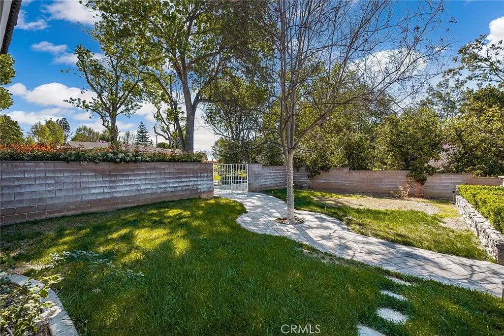 1 bed, 900 sqft, $2,500 — Photo 2