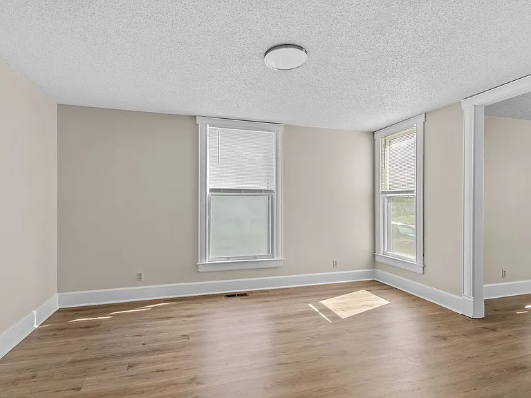 732 S Main Ave — Photo 10
