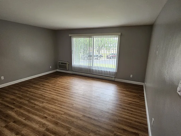 245 E Summit Ave — Photo 14