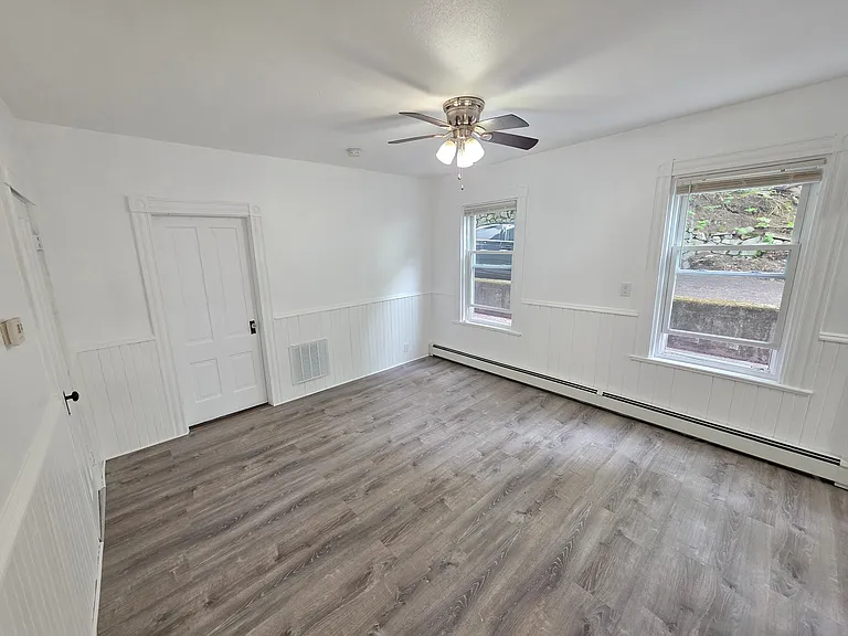 87 Manville Rd — Photo 2