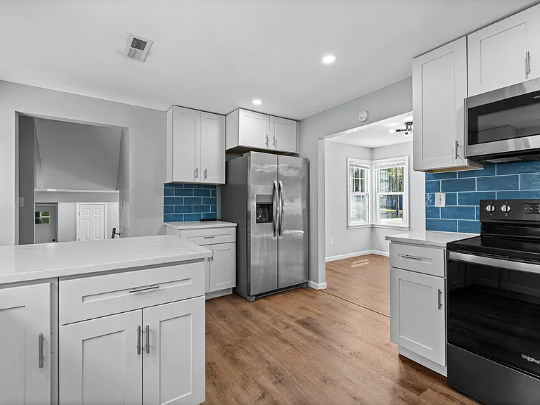 938 Locust Ave — Photo 9