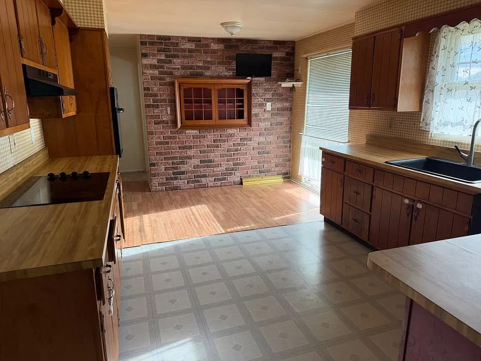 1017 Dogwood Dr — Photo 2
