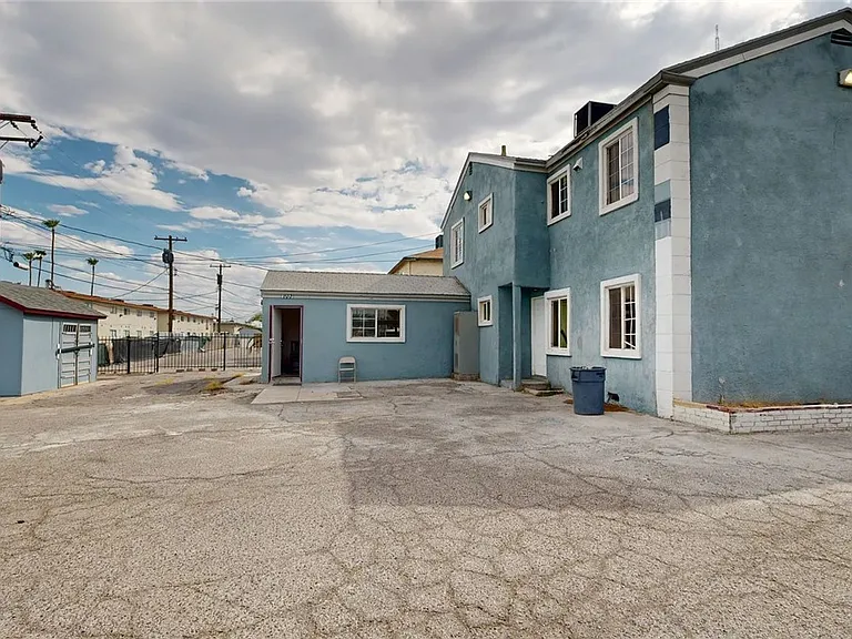 530 E Oakey Blvd #A — Photo 9