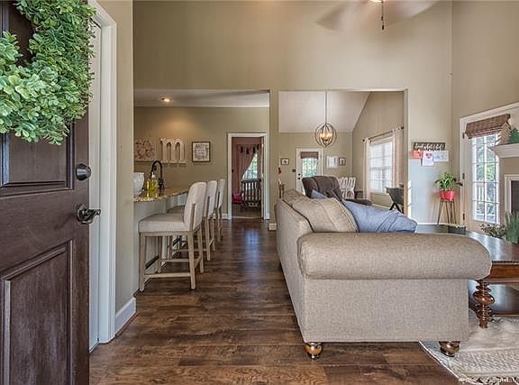 4th image of 7948 Oakmont Dr