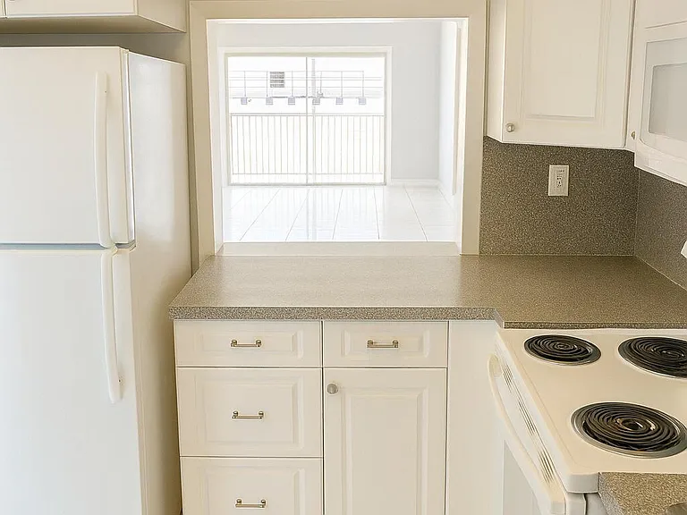 1001 SE 3rd St #3 — Photo 8