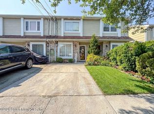 36 Seguine Pl, Staten Island, NY 10312