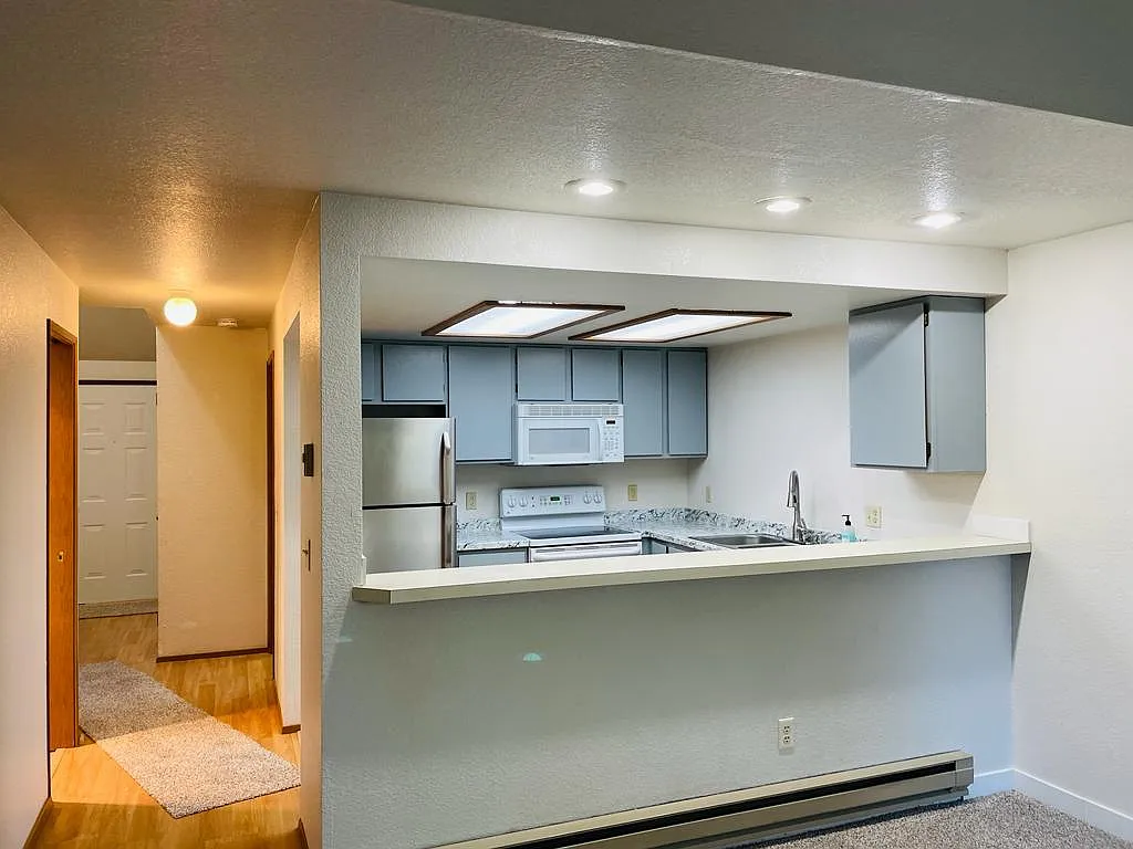 2 bed, 948 sqft, $1,990 — Photo 2