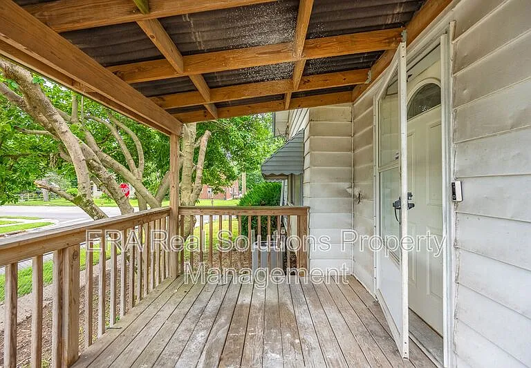 2028 W Galbraith Rd — Photo 5