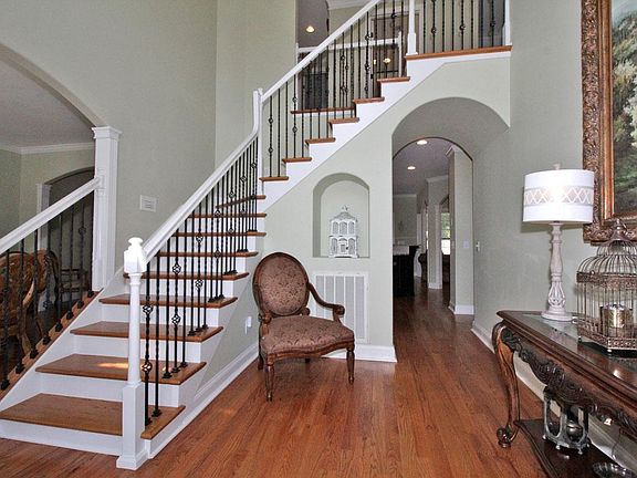 3rd image of 111 Granite Ct