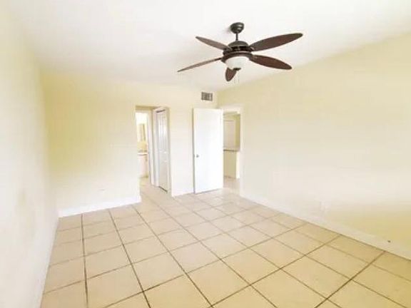 4th image of 20201 NE 29th Ct