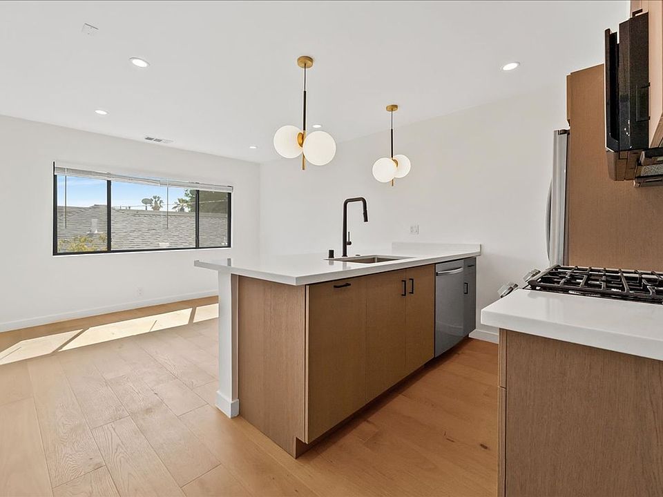1st image of 1210 Larrabee St #2