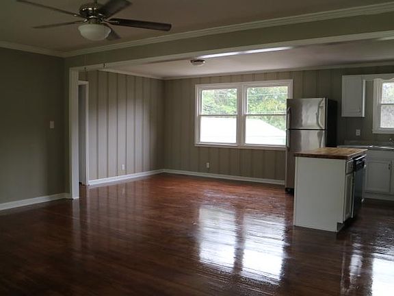 3rd image of 107 Lealand Dr