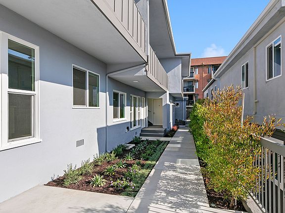 5th image of 954 N San Vicente Blvd APT 6
