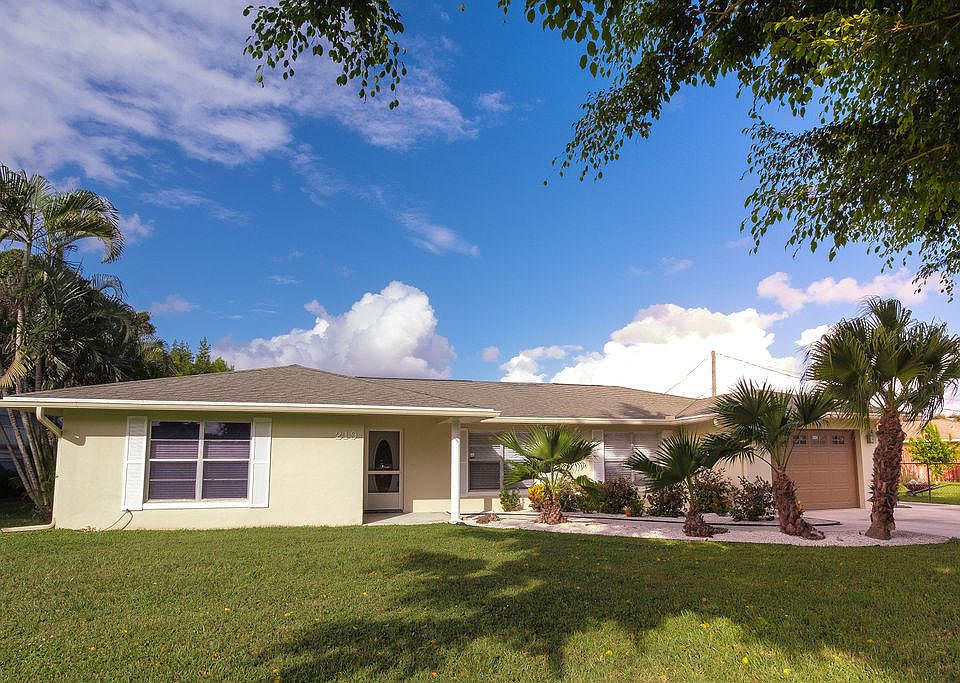 1st image of 219 SE Crosspoint Dr