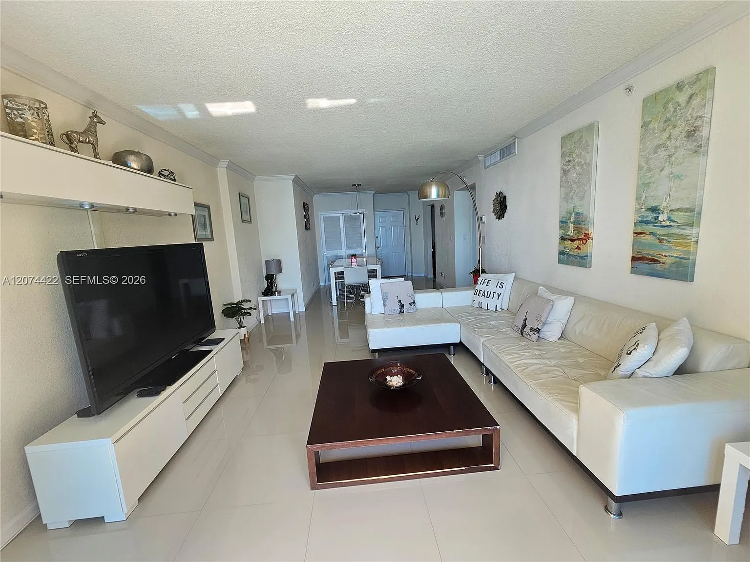Wave Condo — Photo 3