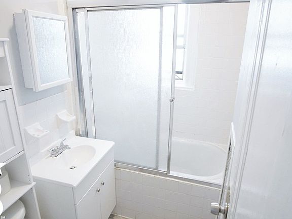 5th image of 570 Empire Blvd APT 2F