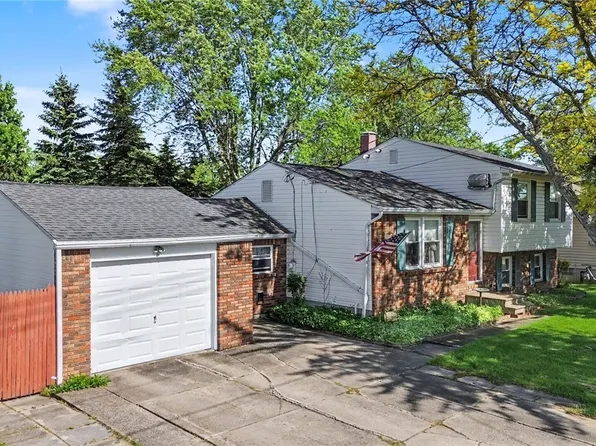 233 Dean Rd, Depew, NY 14043