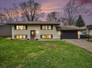 536 Riviera Dr, New Brighton, MN 55112