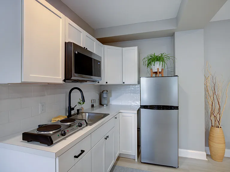 309 Teal Cres #B — Photo 4