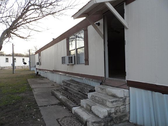 Covered Front and back porch
