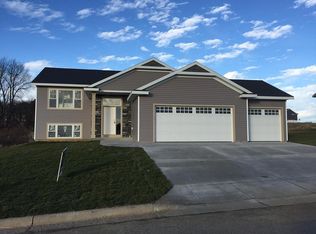 893 Golf View Ave, Zumbrota, MN 55992