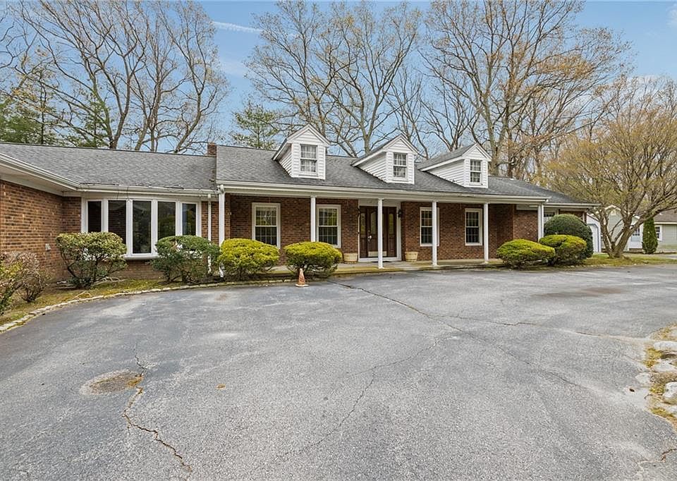 1st image of 300 Twin River Rd