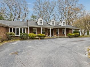 300 Twin River Rd, Lincoln, RI 02865