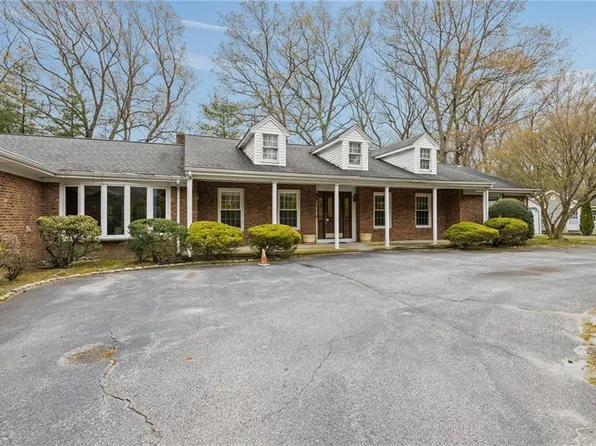 300 Twin River Rd, Lincoln, RI 02865