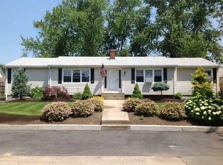 35 Ruxton St, Cranston, RI 02910